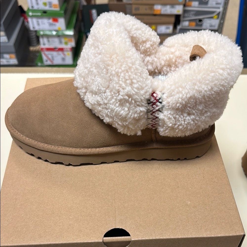 Brand new but one side faded. Ugg Ultra Mini Braid - Picture 8 of 15